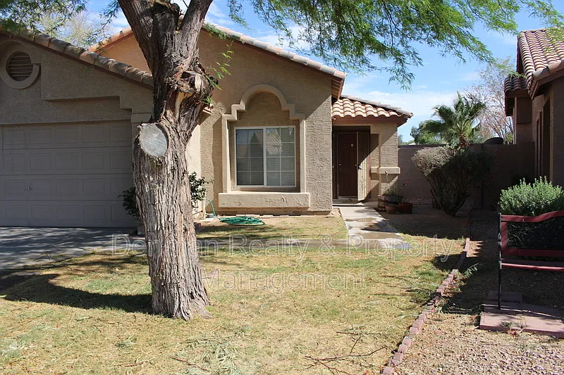 3 bed, 2.0 bath, 1673 sqft, $2,230 — Photo 2