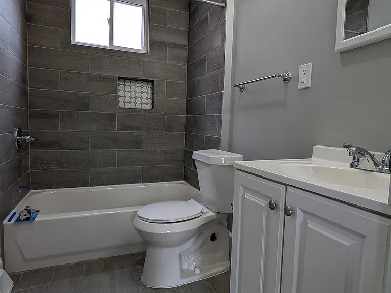 2201 W 83rd St #1 — Photo 7