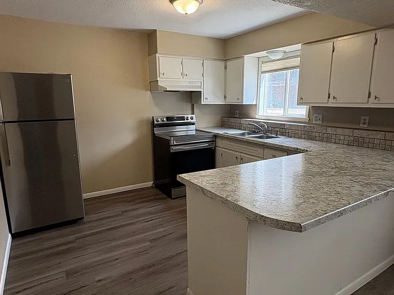 1114 N University Dr — Photo 3