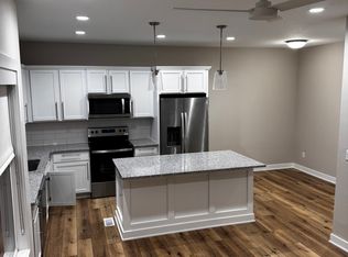 9157 Calvin Dr, West Des Moines, IA 50266