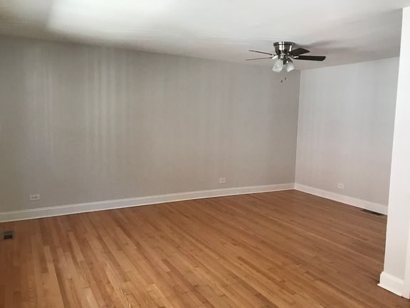 4th image of 1725 W Thome Ave
