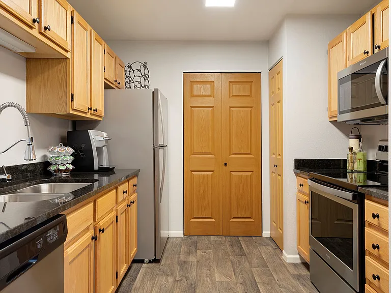 Birchwood Apartments — Photo 6