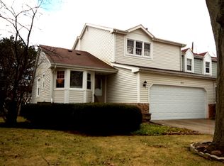 605 Dunsten Cir, Northbrook, IL 60062