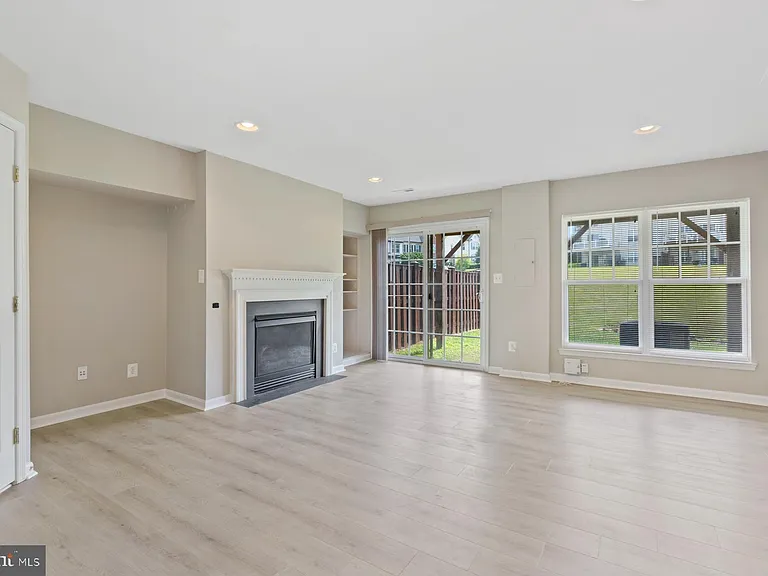 9147 Ribbon Falls Loop — Photo 4