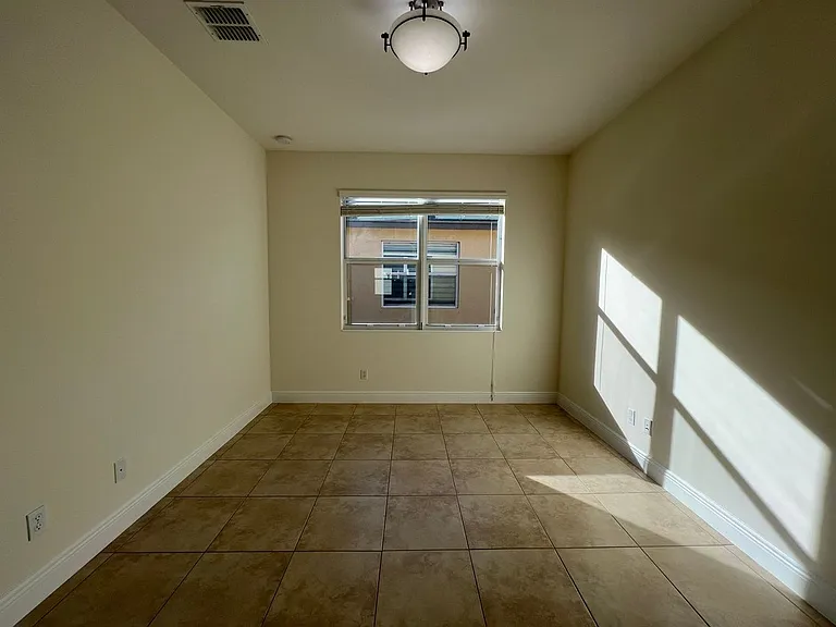 11948 SW Crestwood Cir — Photo 14