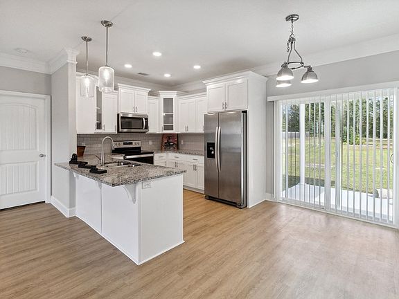 3rd image of 98 Harmonees Way SE