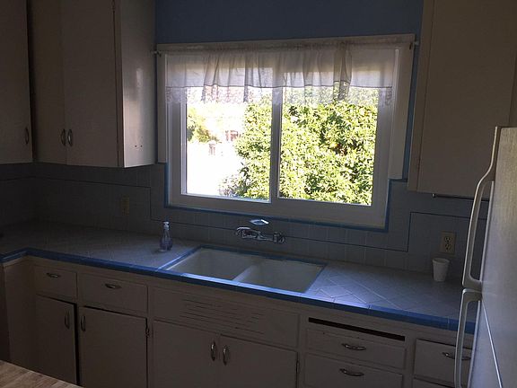 4th image of 1124 Washington St #10