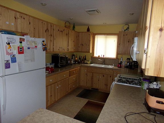 3rd image of 2095 N Mount Tom Rd