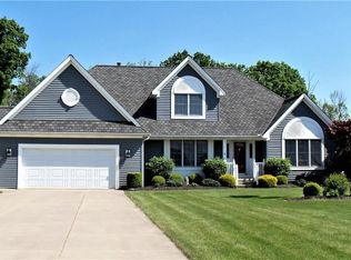 2810 Thornwoods Dr, Niagara Falls, NY 14304