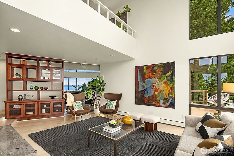 5th image of 2583 Magnolia Boulevard W