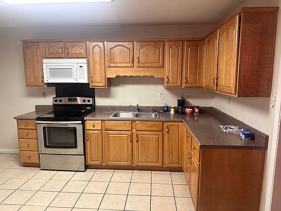 2nd image of 13300 Woodlands St