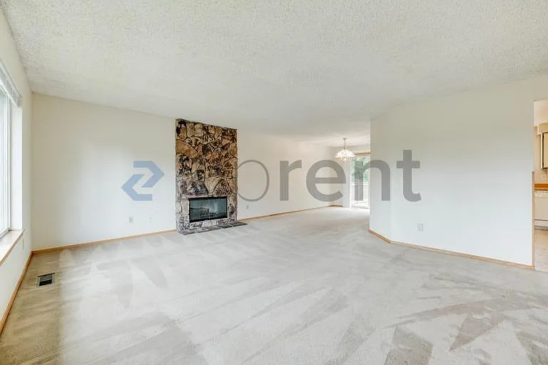 2615 SE 16th St — Photo 2