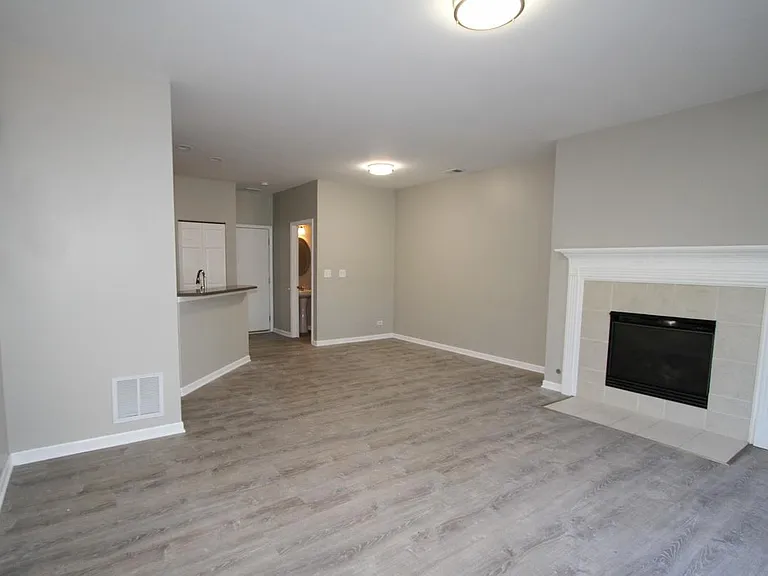 353 Springbrook Trl S — Photo 3