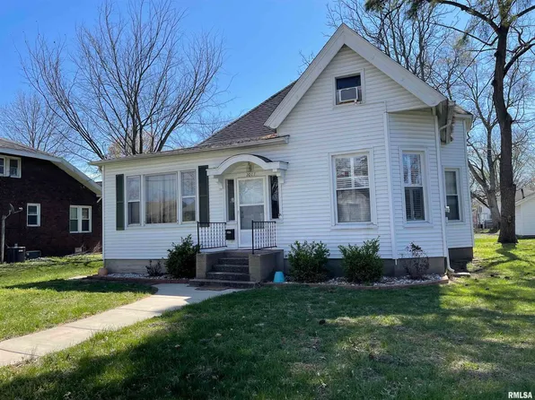 2017 Spruce St, Murphysboro, IL 62966