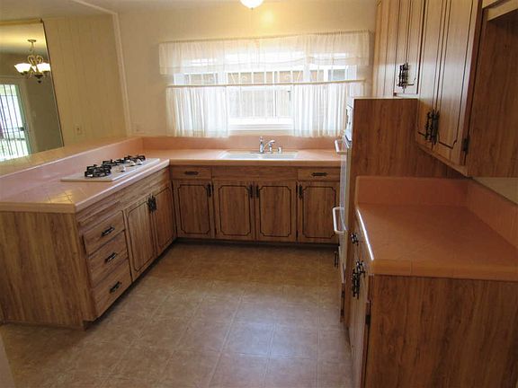 4th image of 784 Applewood Dr