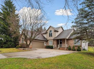 1311 New Life Ln, Rochester Hills, MI 48309