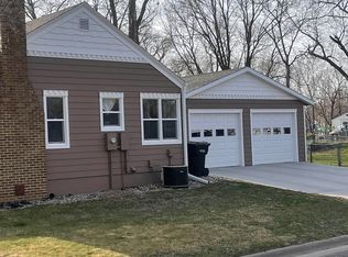 410 E 6th St, Yankton, SD 57078