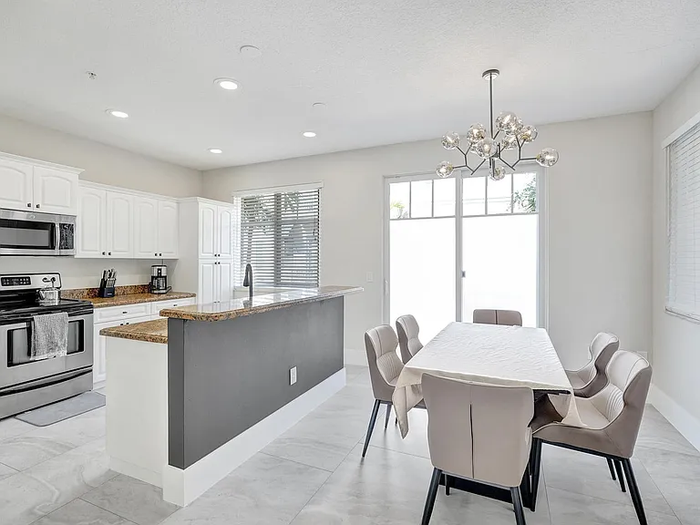 3600 NW 5th Ter — Photo 11