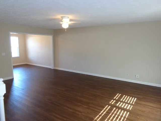 3 bed, 2.5 bath, 1793 sqft, $2,140 — Photo 4