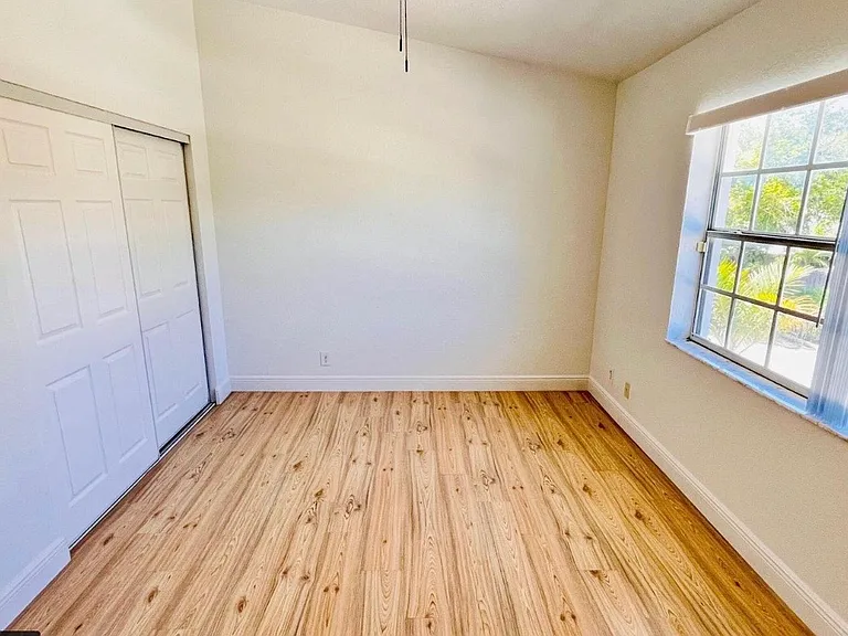 1436 Hawthorne Pl — Photo 7