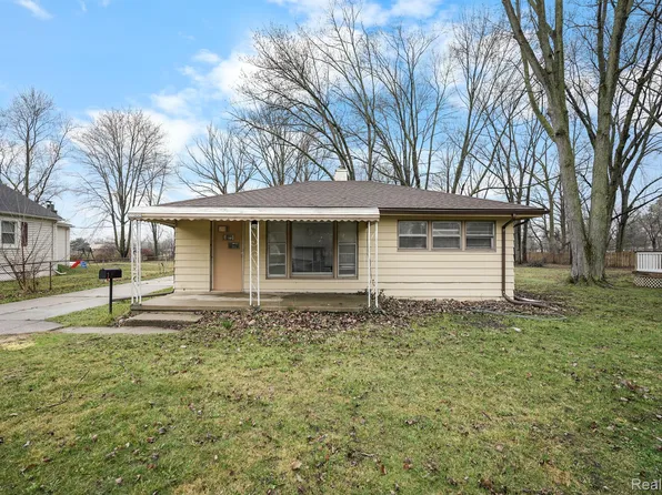 27555 Gilbert Dr, Warren, MI 48093
