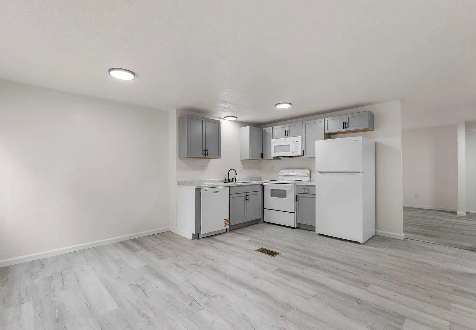 The Greenway Townhomes — Photo 2