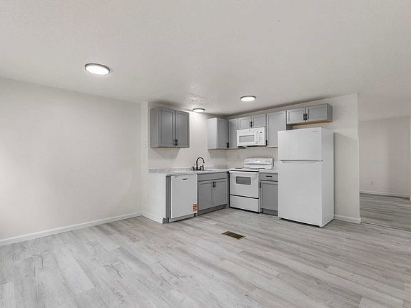 2nd image of 2056 S Cleveland Ave #60600