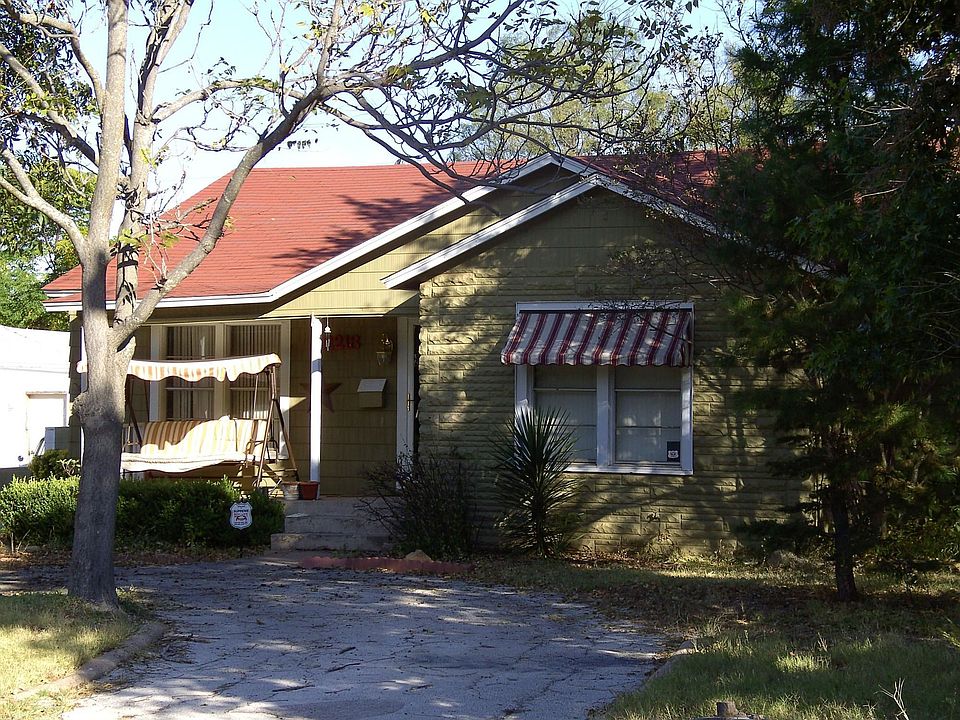 2nd image of 2218 S 8th St