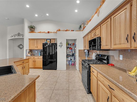5th image of 4878 Friar Tuck Ave