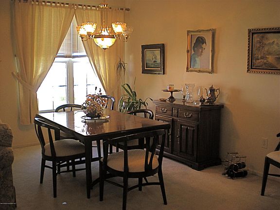 4th image of 8 Silverwoods Dr
