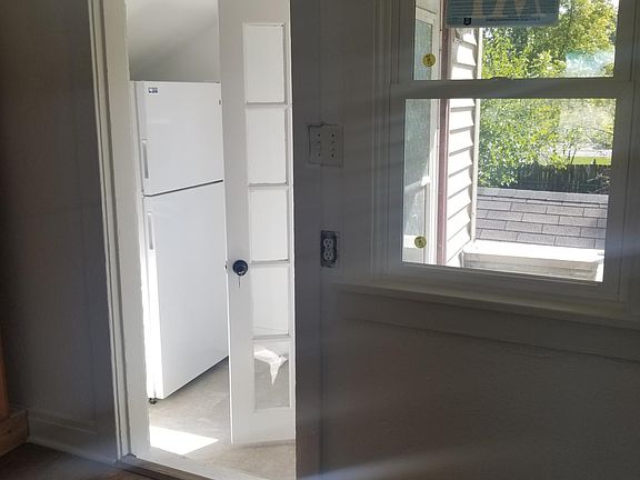 3rd image of 327 Palmer Ave