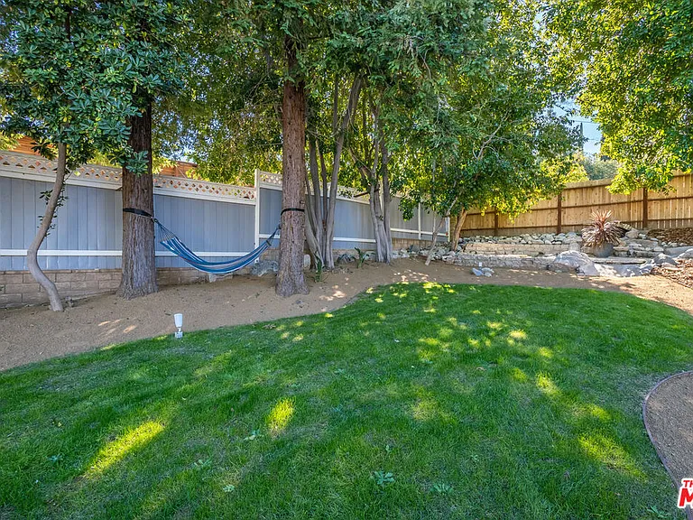 23826 Burbank Blvd — Photo 24