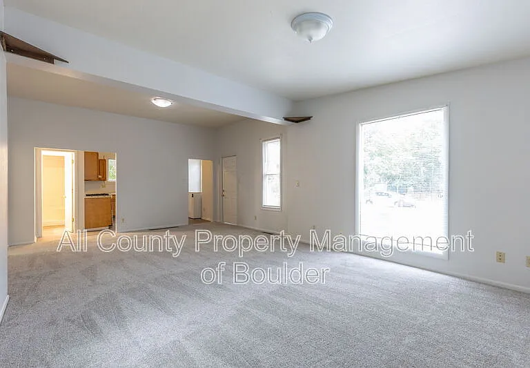 2245 Grove Cir — Photo 8