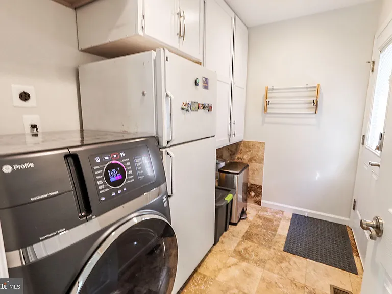 8011 Jackson Rd — Photo 27