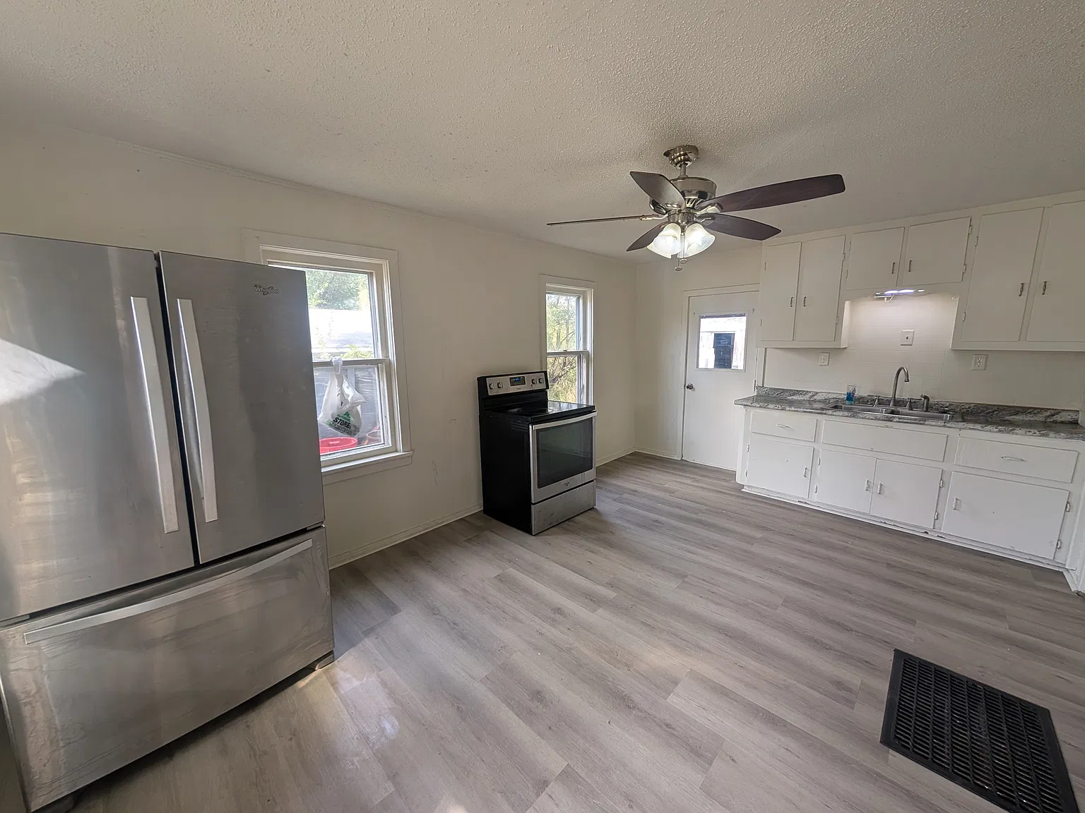 3 bed, 1160 sqft, $1,500 — Photo 1