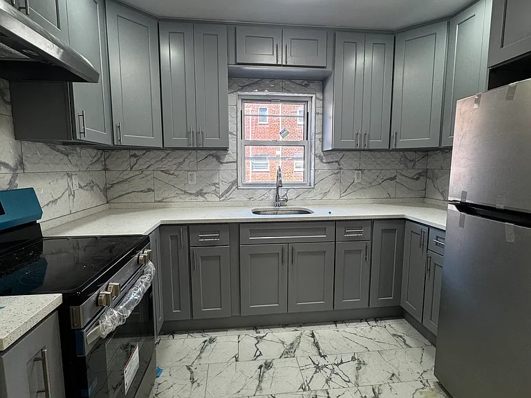 1906 E 52nd St #W — Photo 3