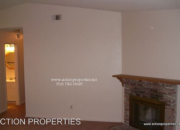 3rd image of 1402 Hickory St