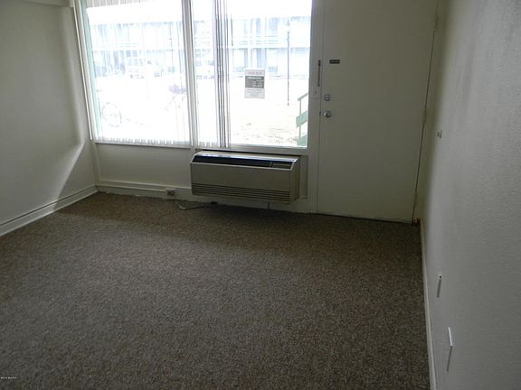 4th image of 655 Riverview Dr #136