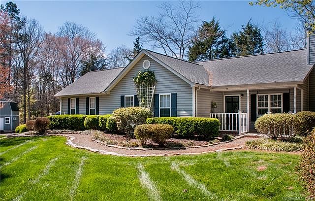 1st image of 129 Easter Ln