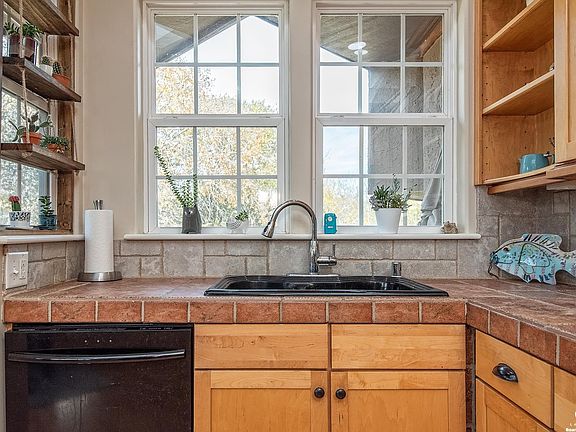 4th image of 617 N 6th St