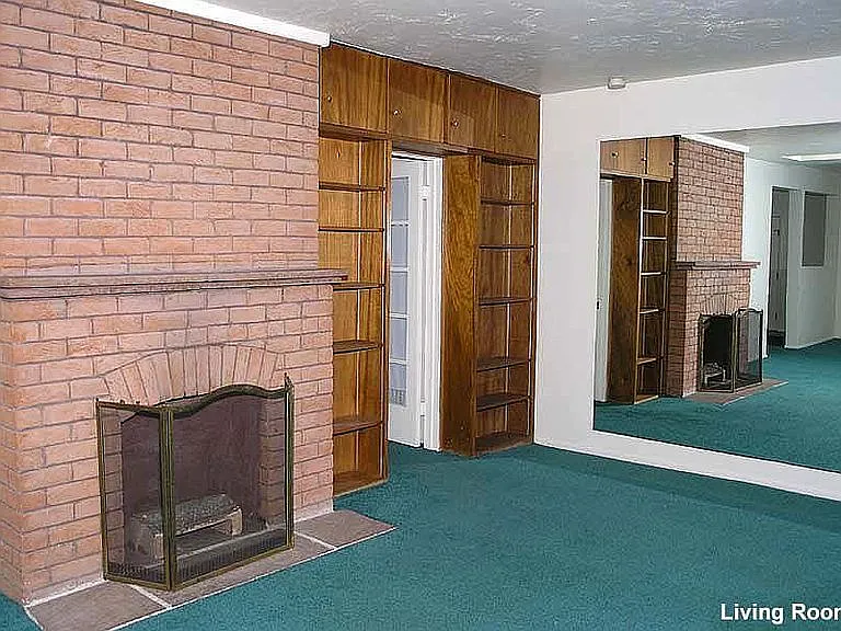 2422 East 4th Street - 3 — Photo 2