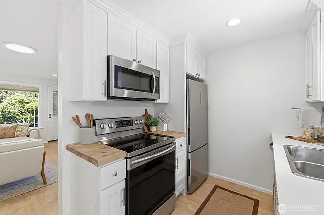 8425 18th Ave SW — Photo 1