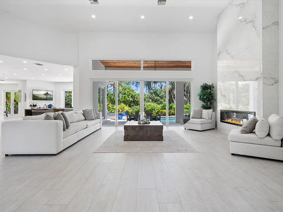 2313 Golf Brook Dr