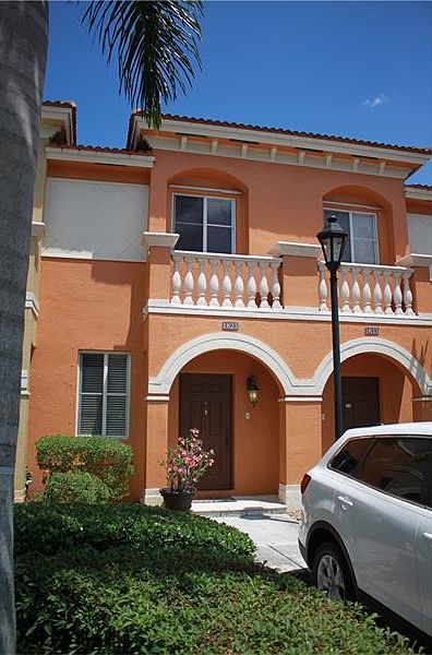 1st image of 1823 SW 90th Ave #1002