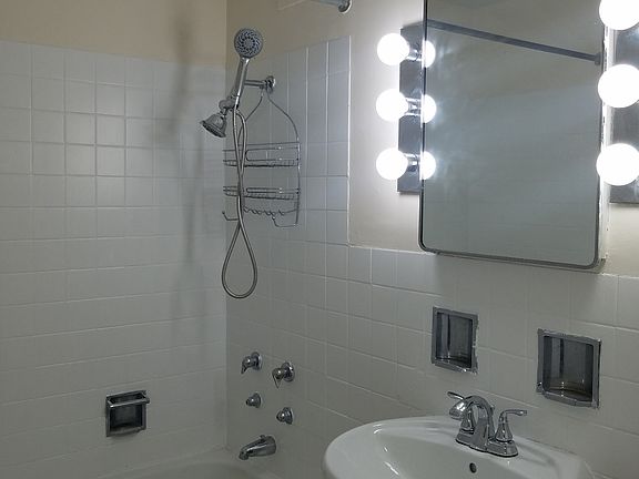 4th image of 6118 N Sheridan Rd APT 1207