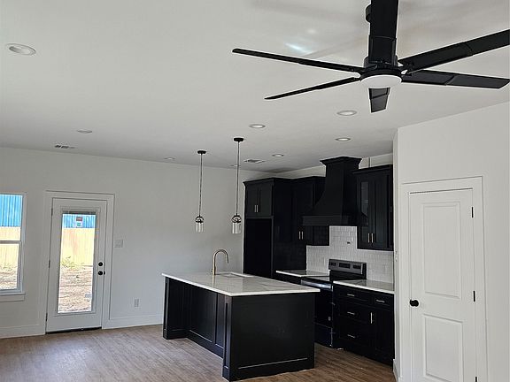 3rd image of 5031 Colonial Ave