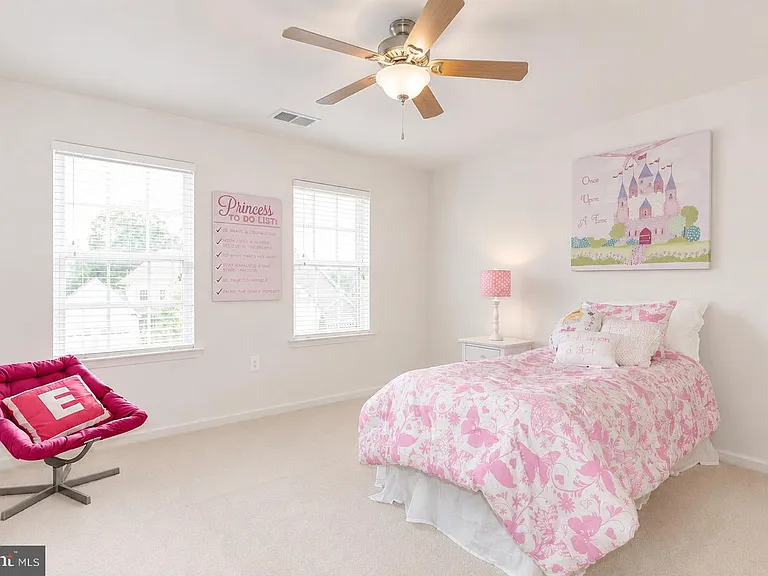 120 Nassau Dr — Photo 24