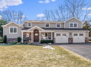 14 Grace Ln, South Setauket, NY 11720