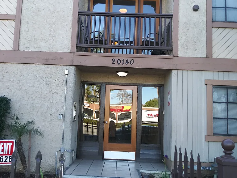 Roscoe Apartments — Photo 18