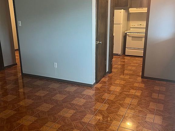 4th image of 1908 NW Great Plains Blvd
